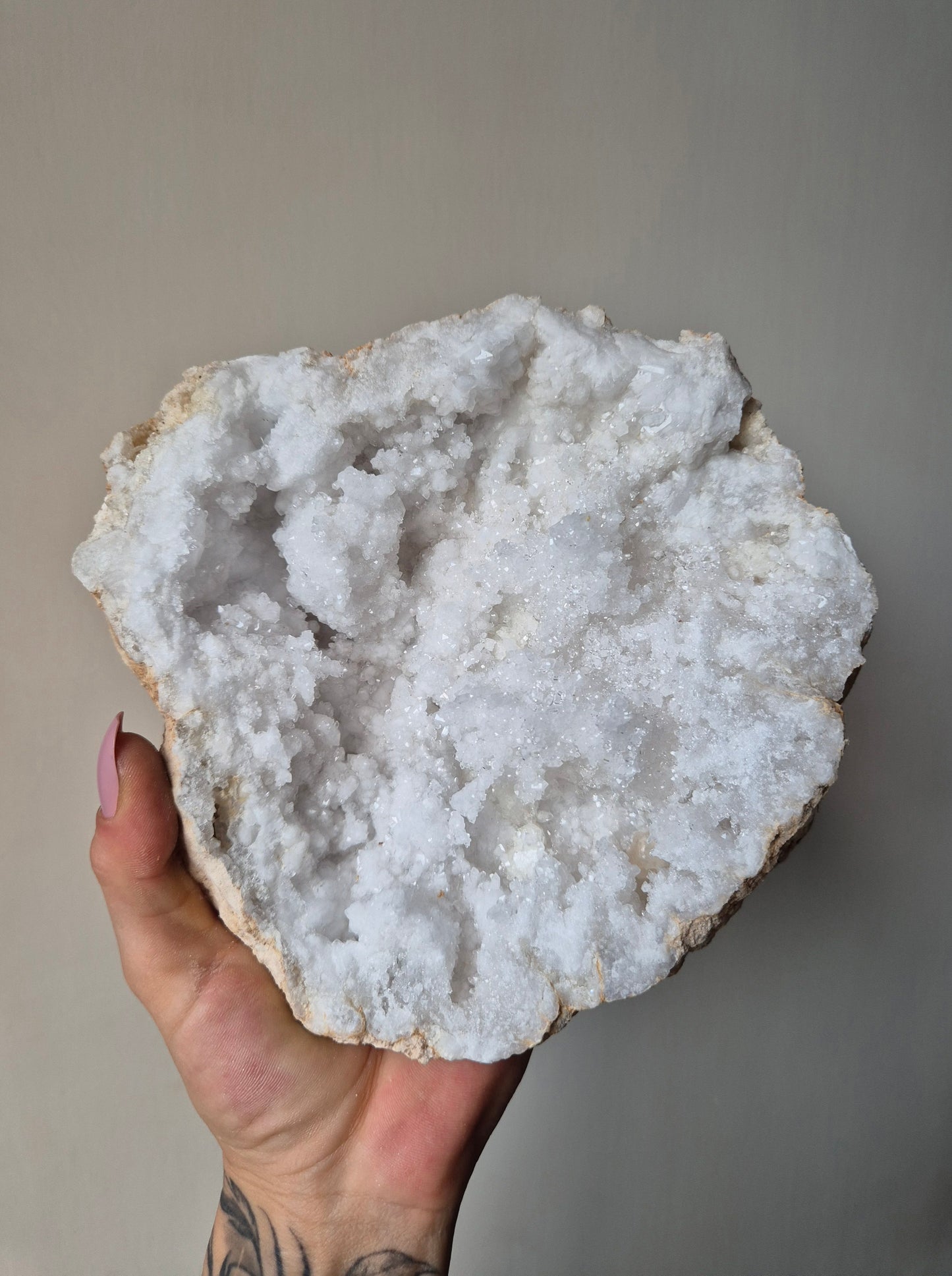 "Rustgevende bergkristal edelsteen – Ideaal voor meditatie en healing"