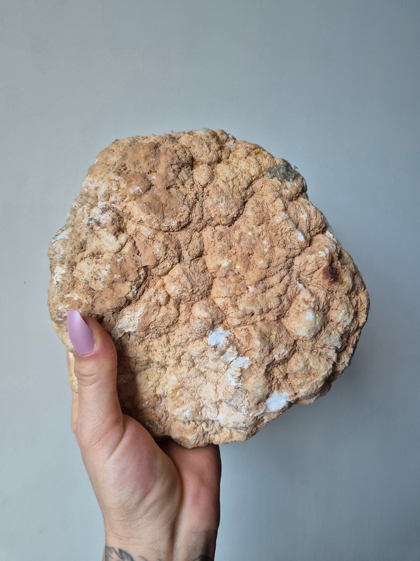 "Bergkristal edelsteen met zuiverende werking – Perfect als interieuraccent"