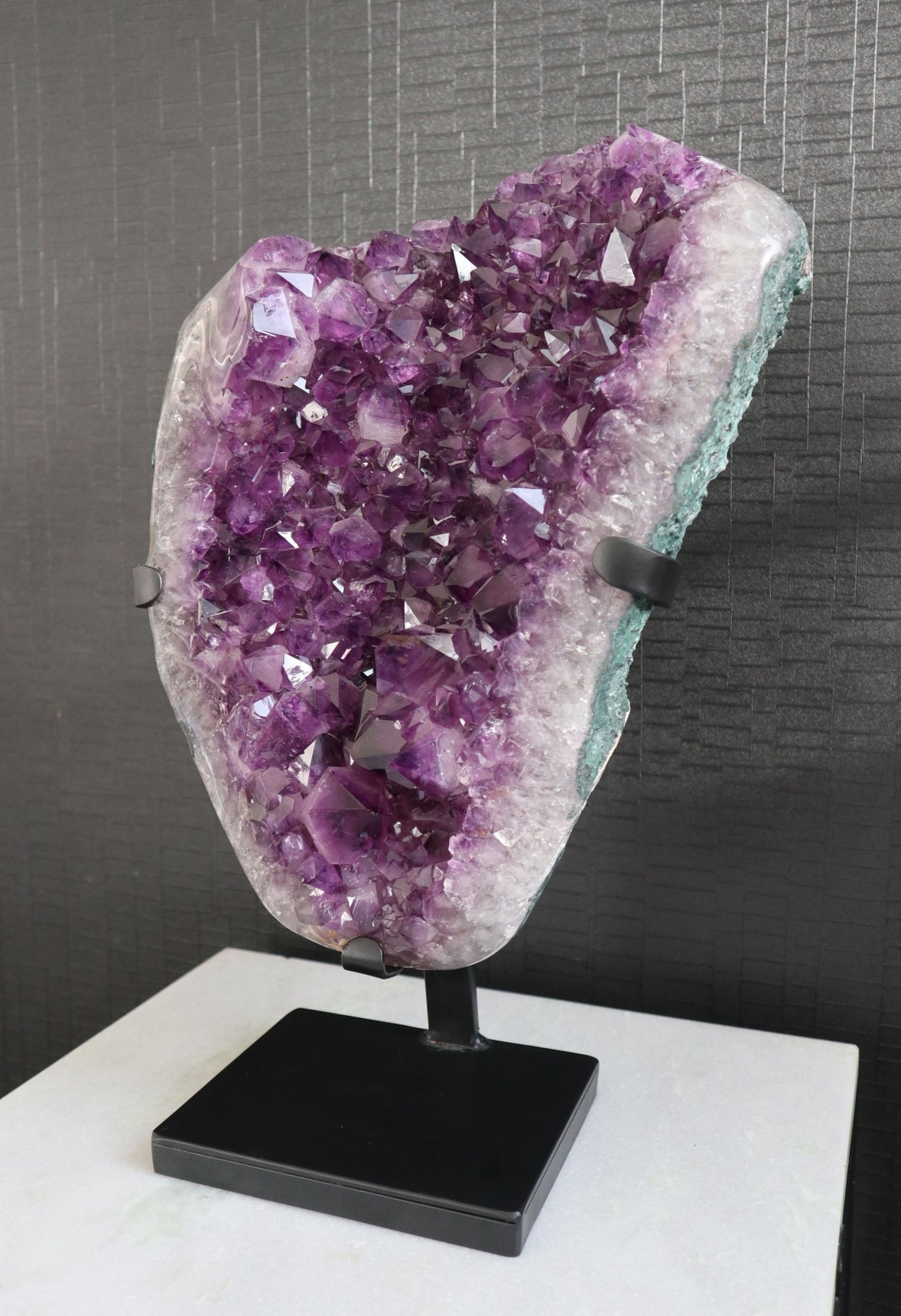 Elegant ingerichte XXL Amethist – Luxe edelsteen als statement piece
