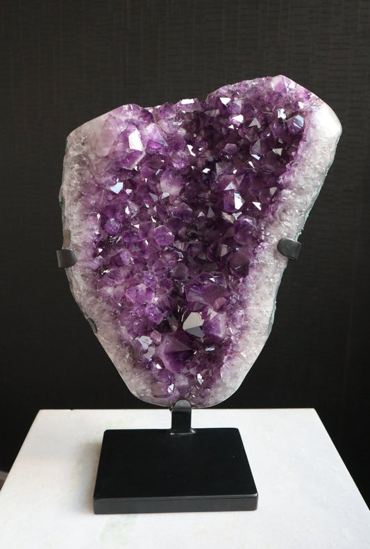 XXL Amethist op metalen standaard - luxe edelsteen decoratie