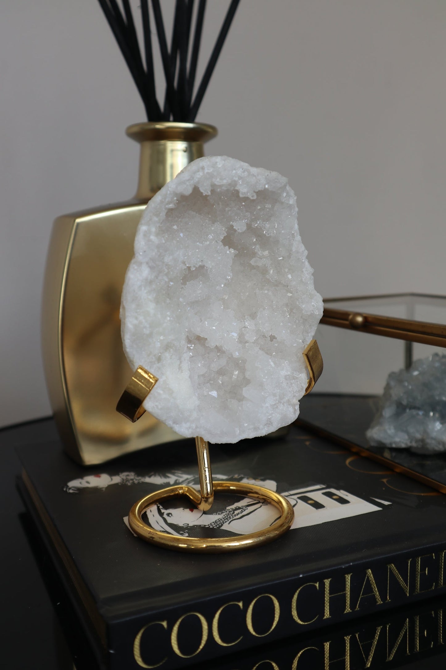 Bergkristal Geode met Gouden Houder