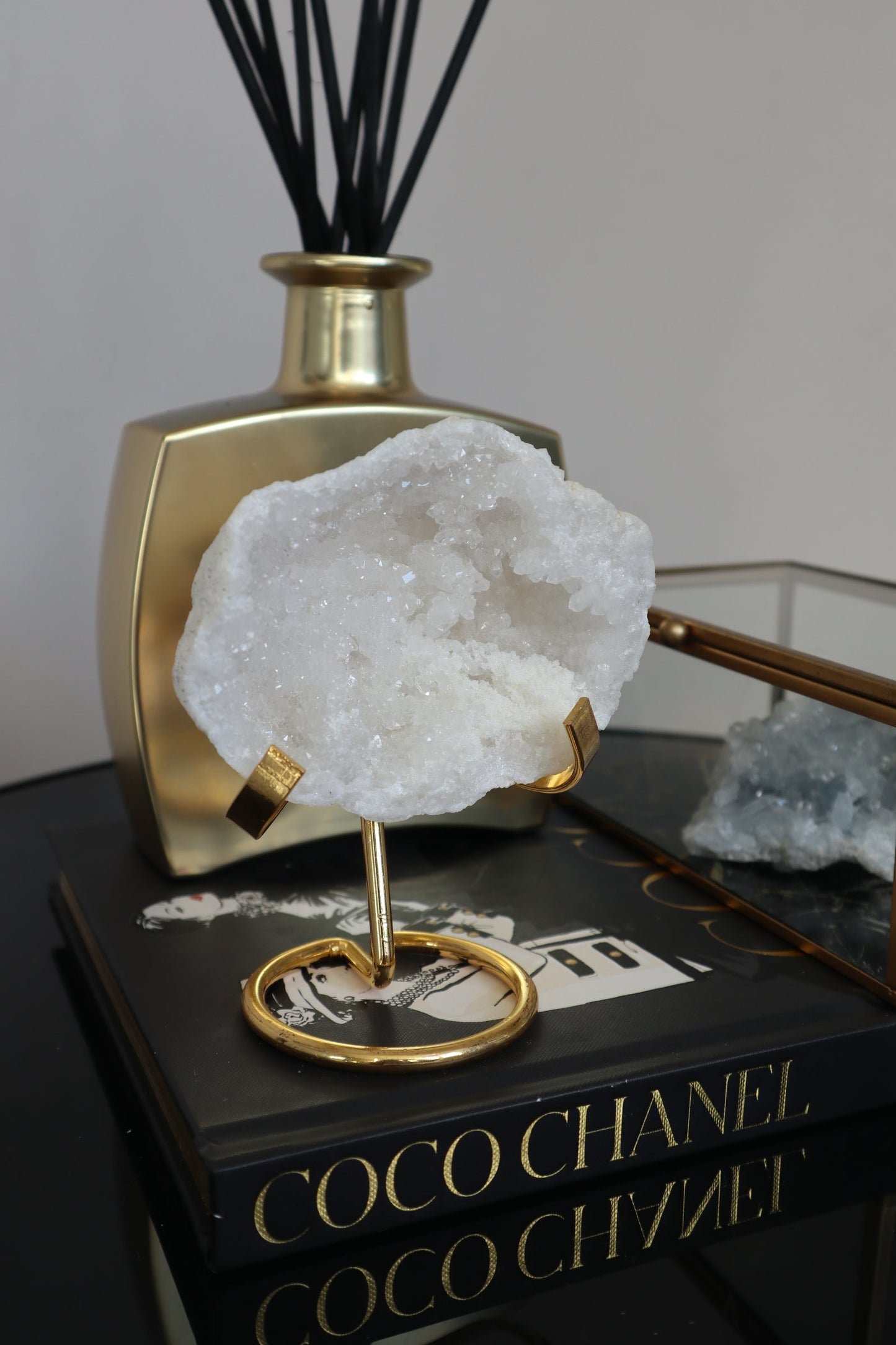 Bergkristal Geode met Gouden Houder