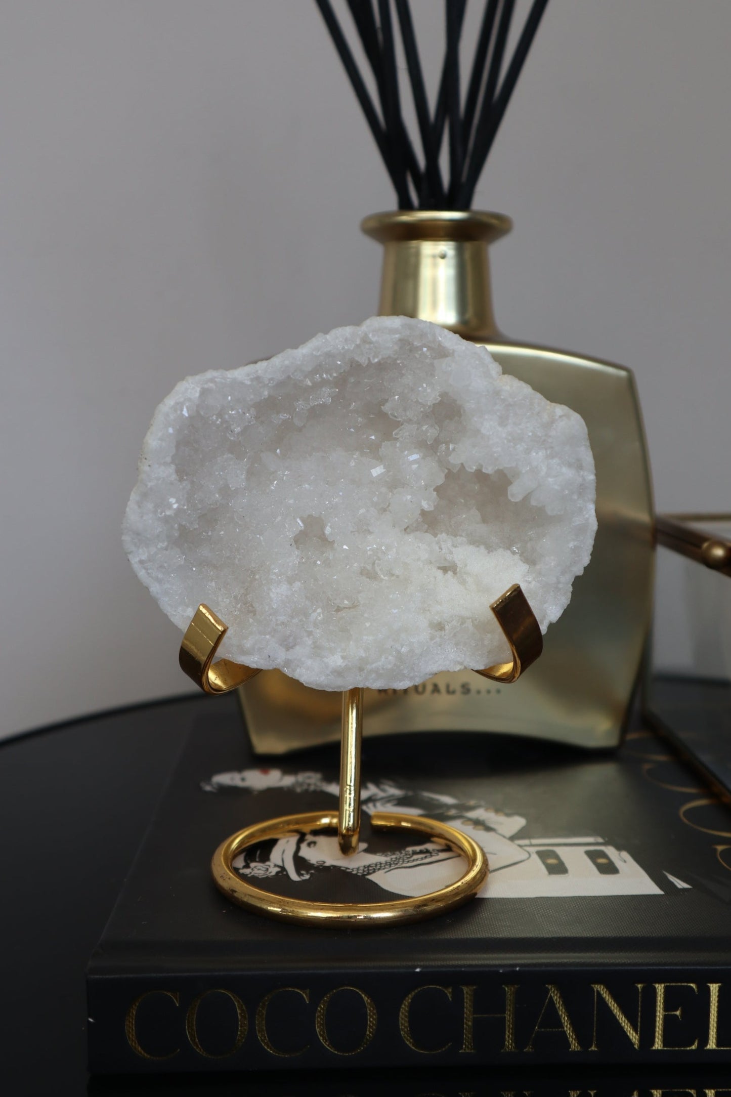 Bergkristal Geode met Gouden Houder