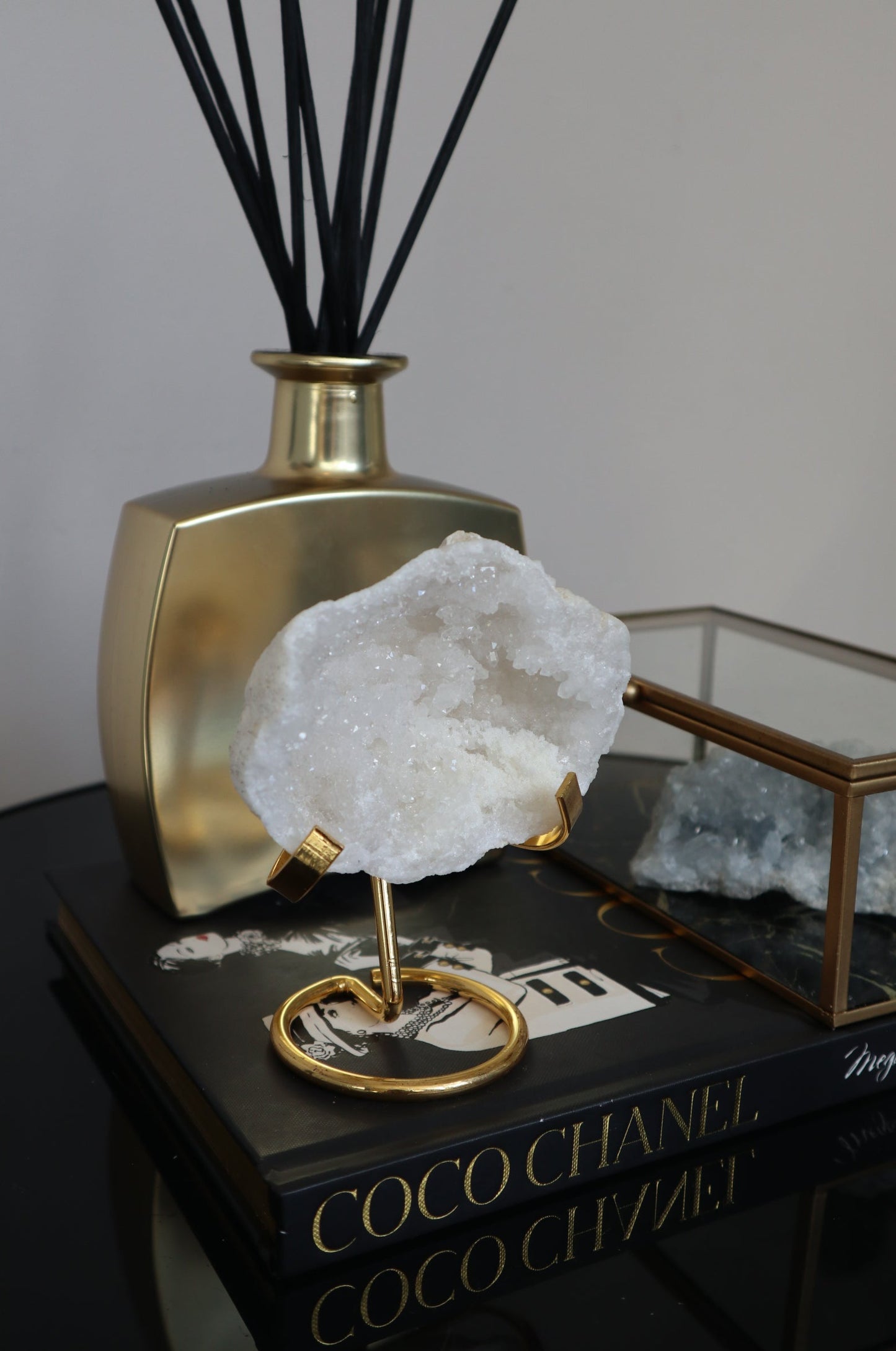 Bergkristal Geode met Gouden Houder