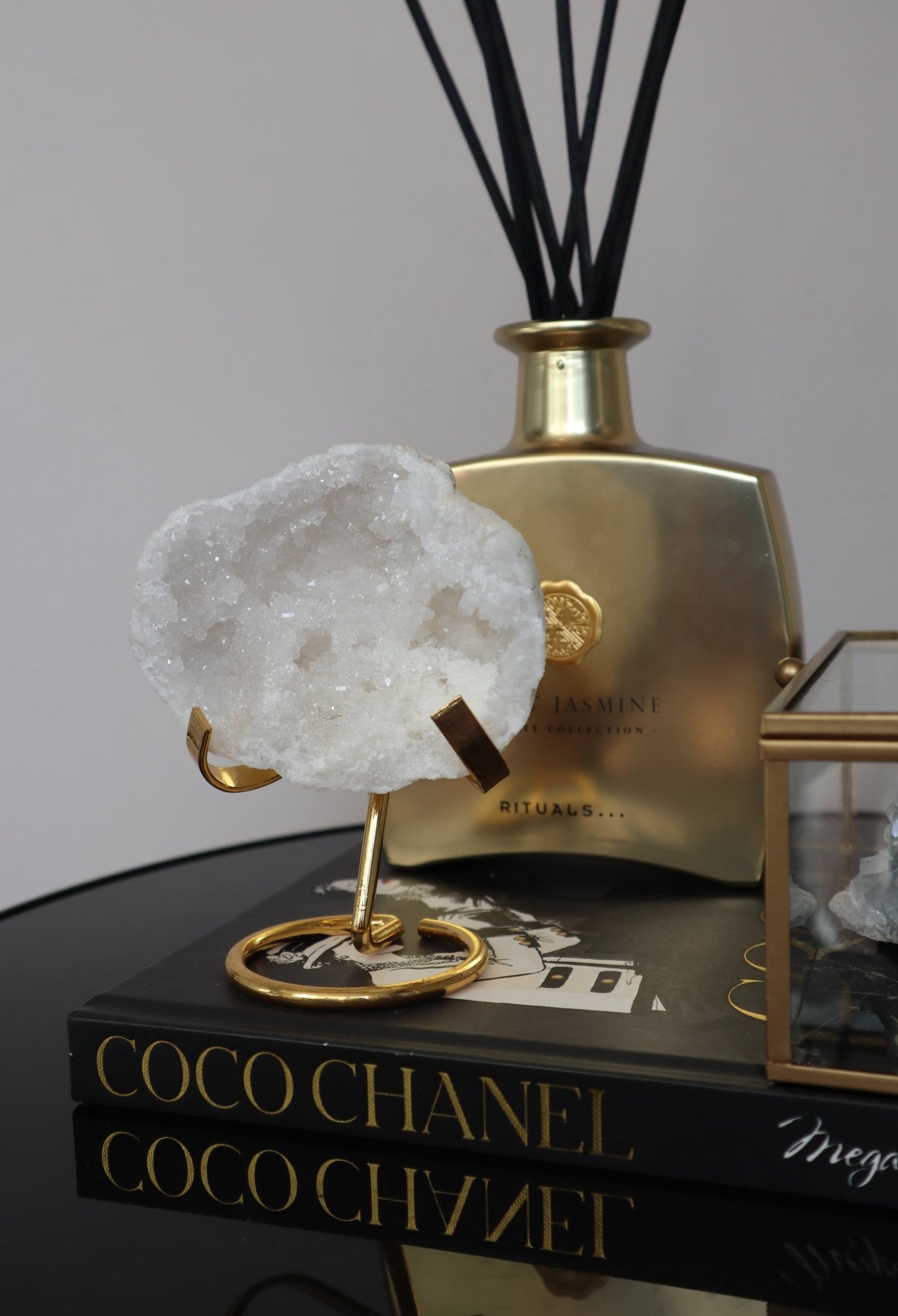 Bergkristal Geode met Gouden Houder