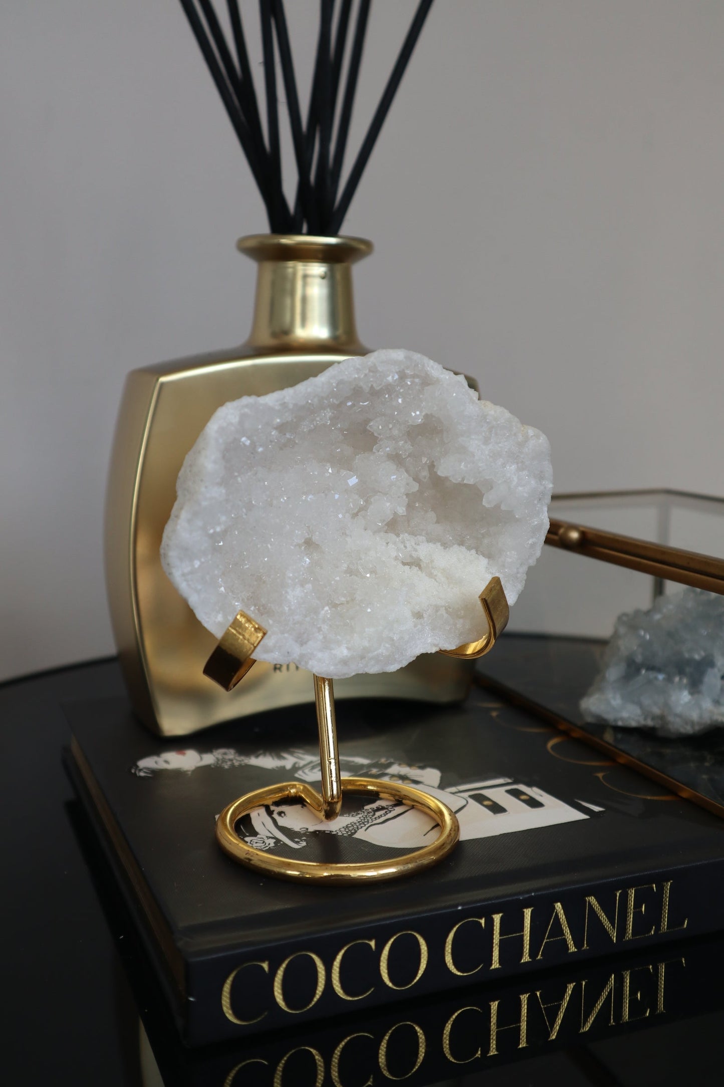 Bergkristal Geode met Gouden Houder