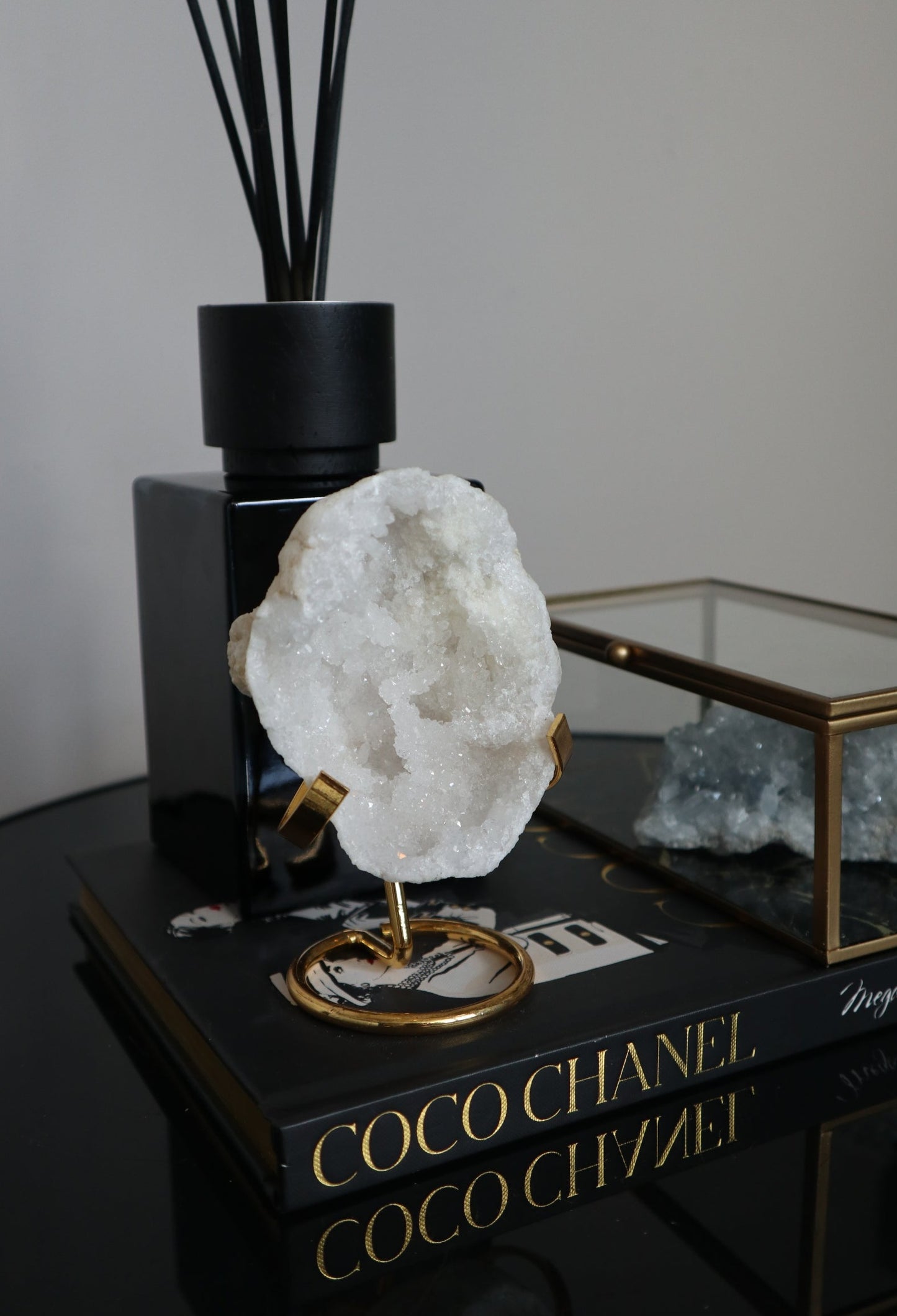 Bergkristal Geode met Gouden Houder
