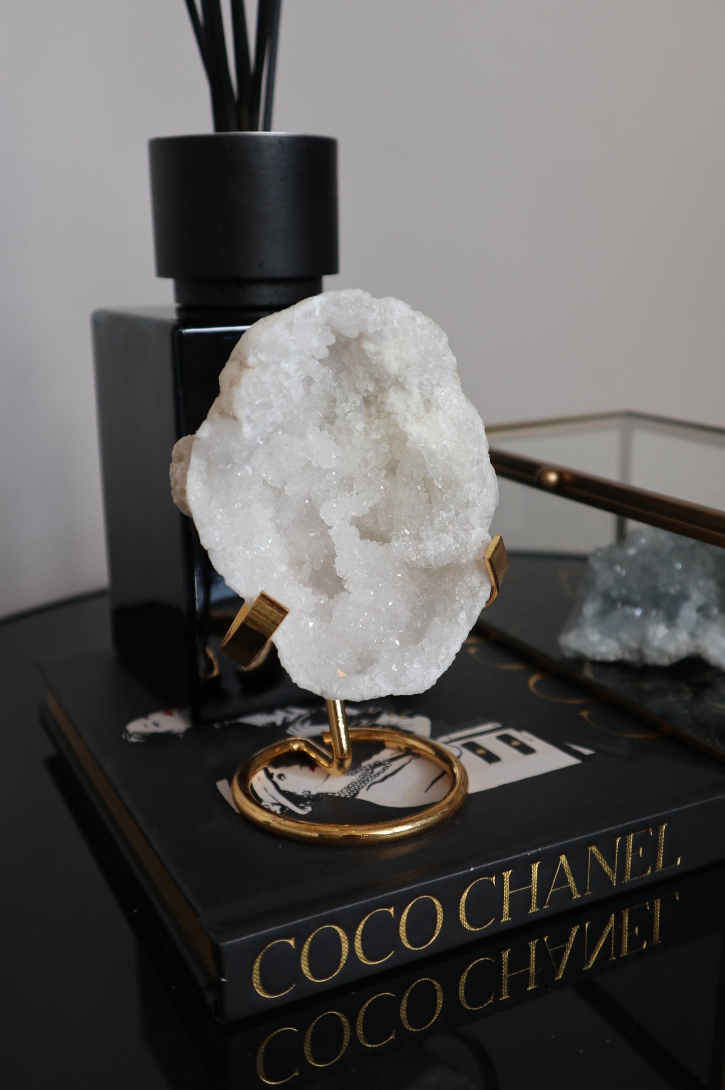 Bergkristal Geode met Gouden Houder