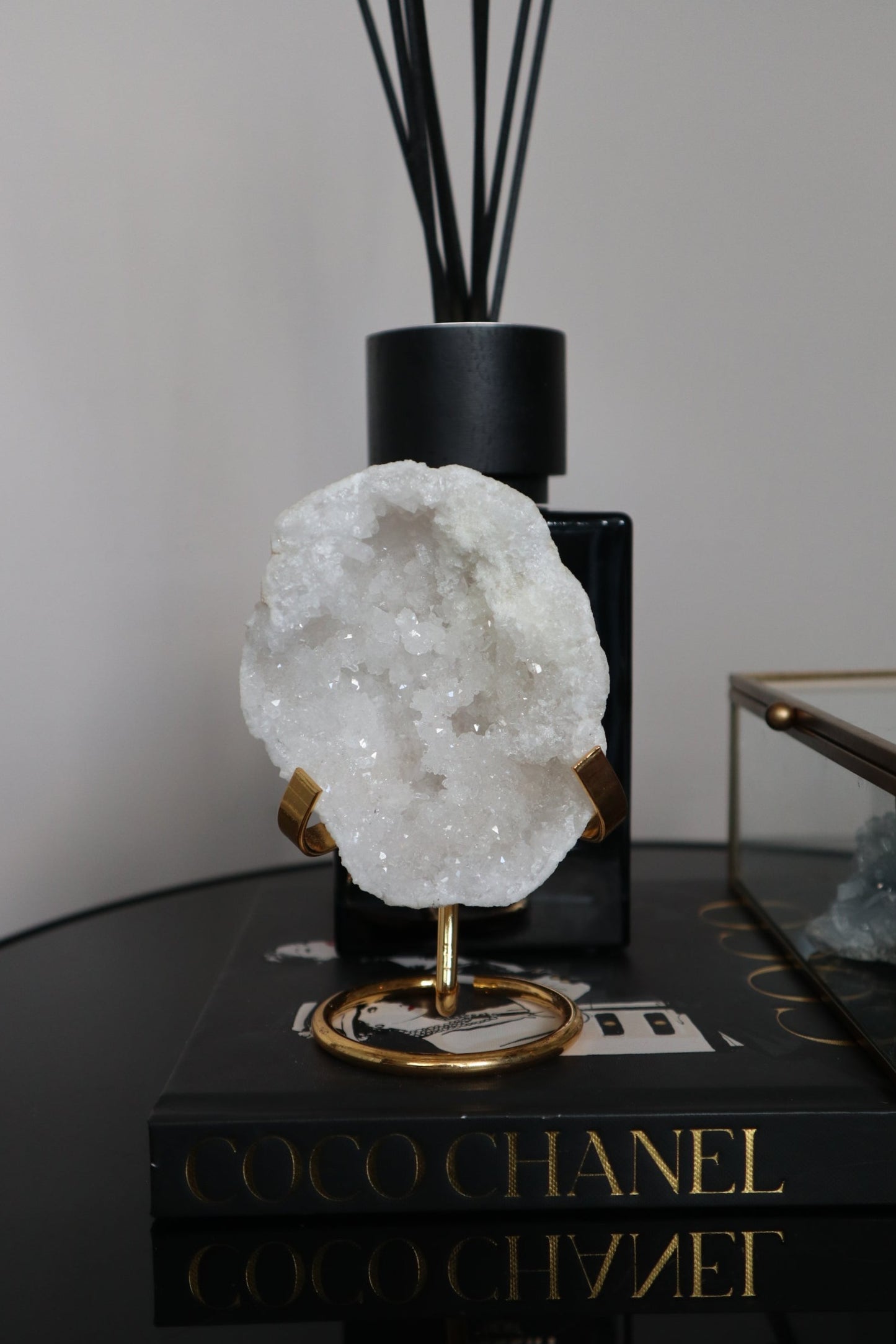 Bergkristal Geode met Gouden houder