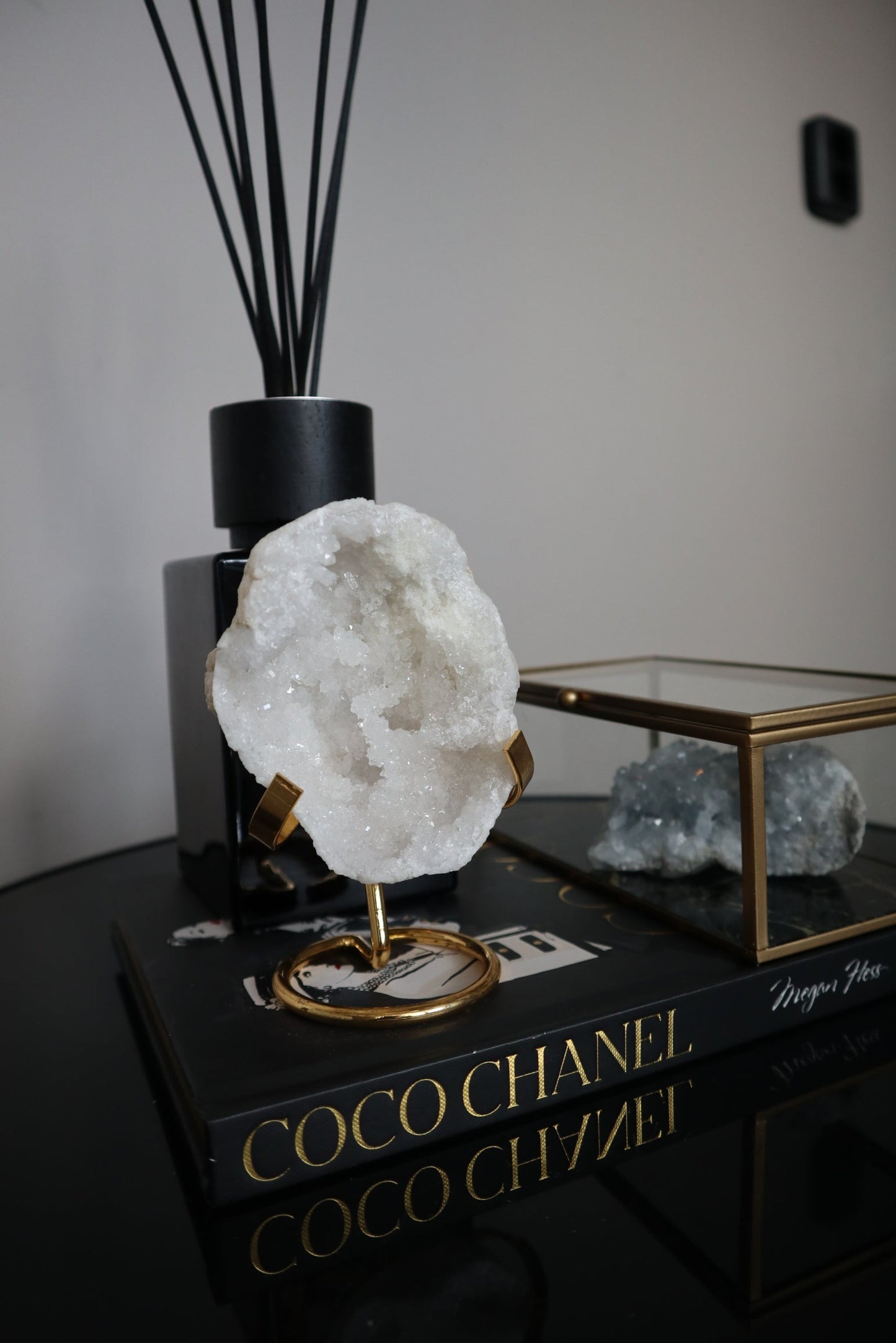 Bergkristal Geode met Gouden Houder