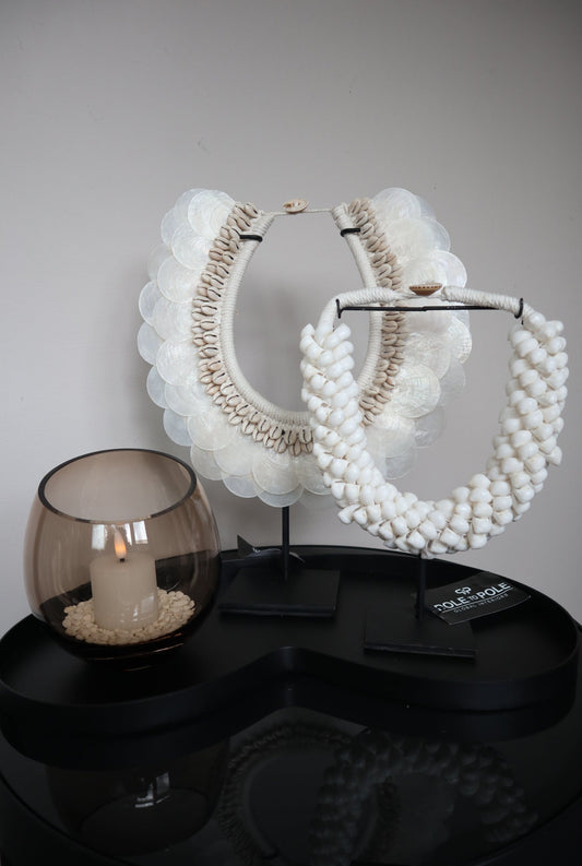 Schelpenketting op standaard | Wit | Pole To Pole | Small