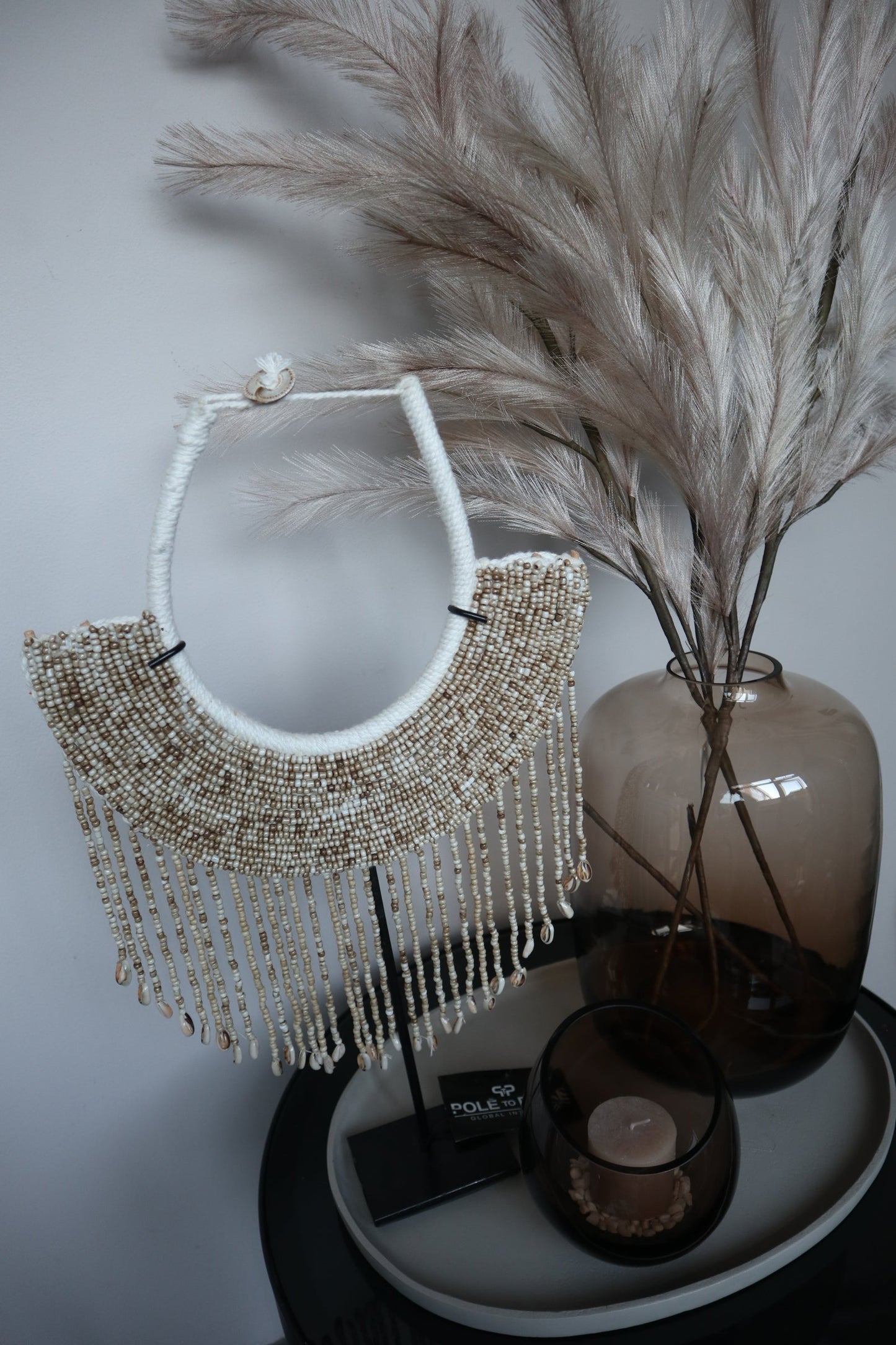Schelpenketting op standaard | Shell Necklace | Woondecoratie | Pole to Pole |