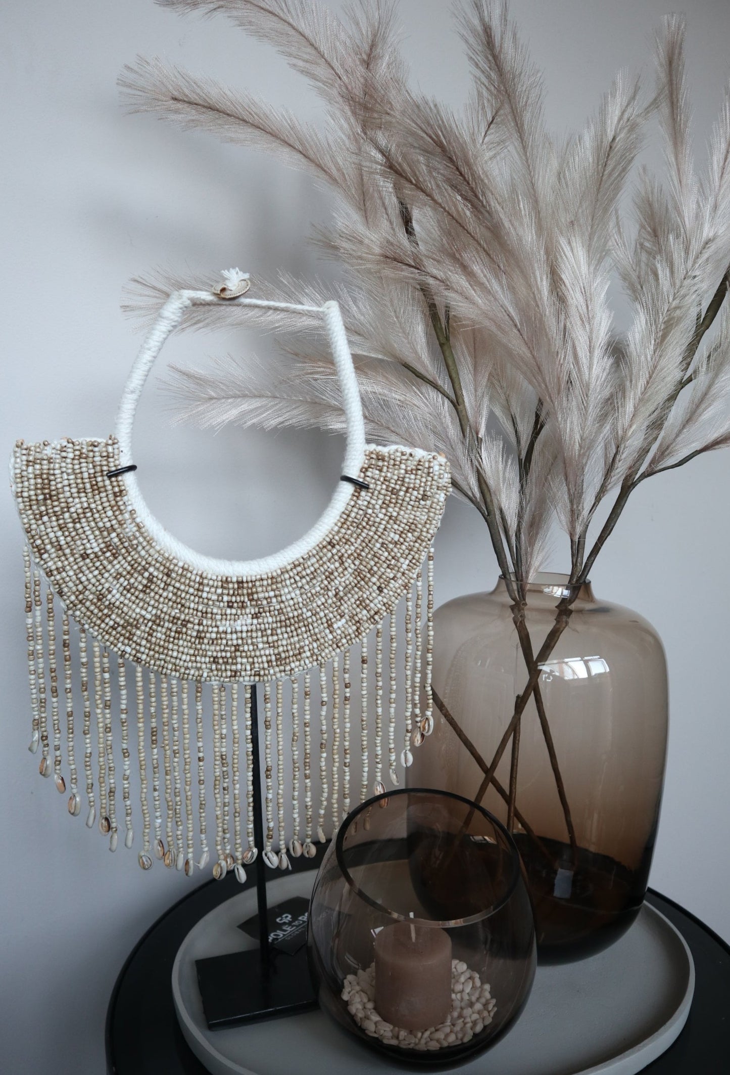 Schelpenketting op standaard | Shell Necklace | Woondecoratie | Pole to Pole |