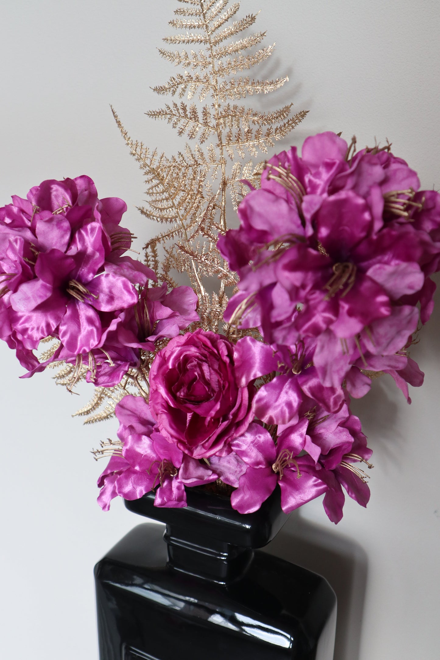 Luxe Parfumfles Vaas Incl. Zijdenbloemen