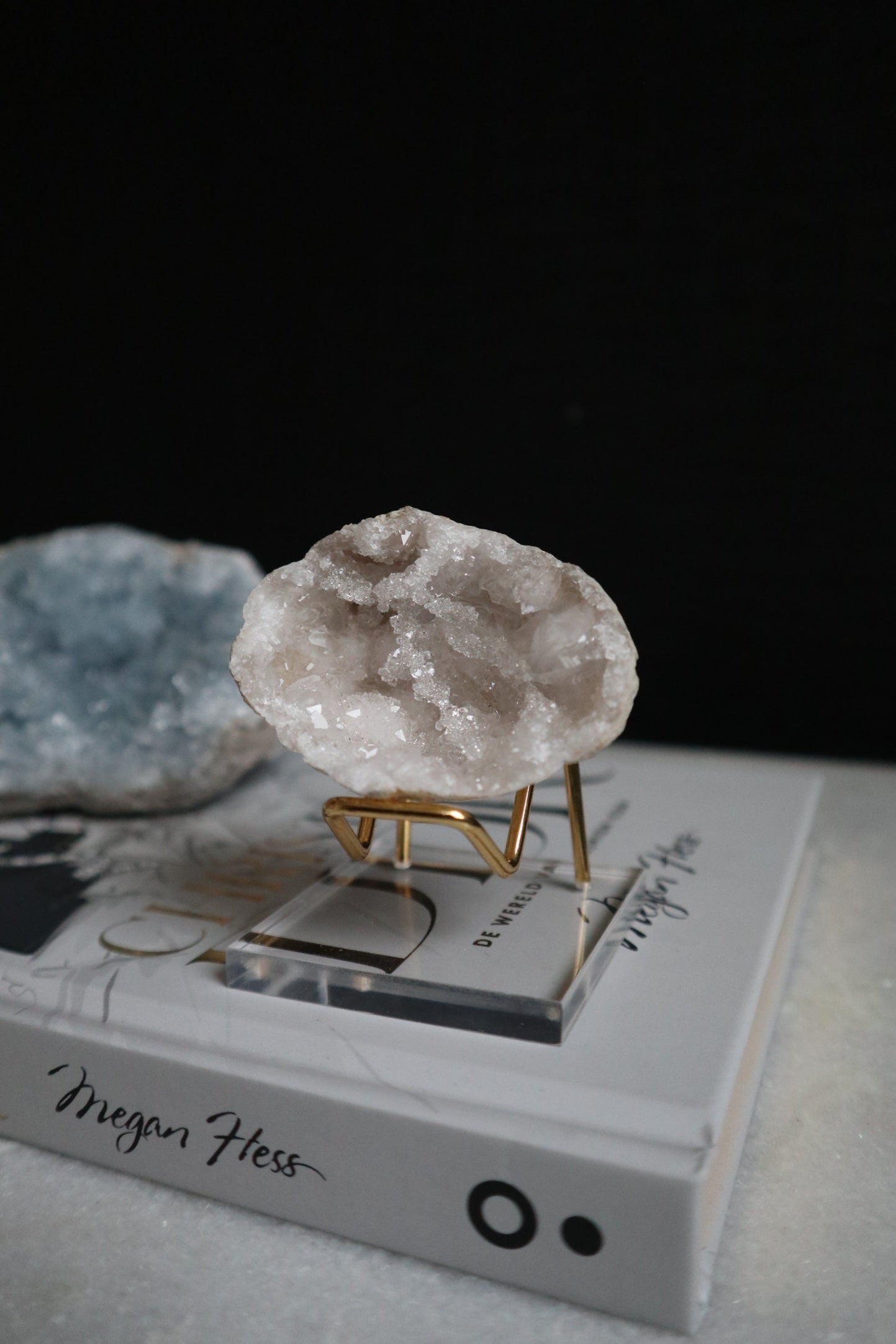 Mini Bergkristal Geode Met Luxe Standaard