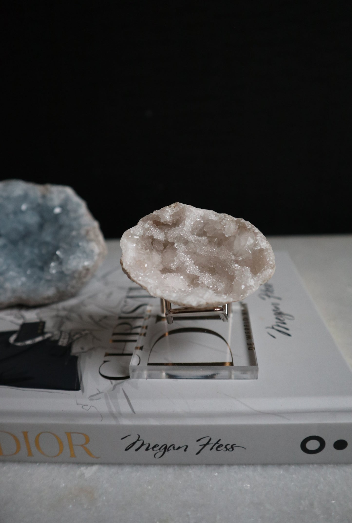 Mini Bergkristal Geode Met Luxe Standaard