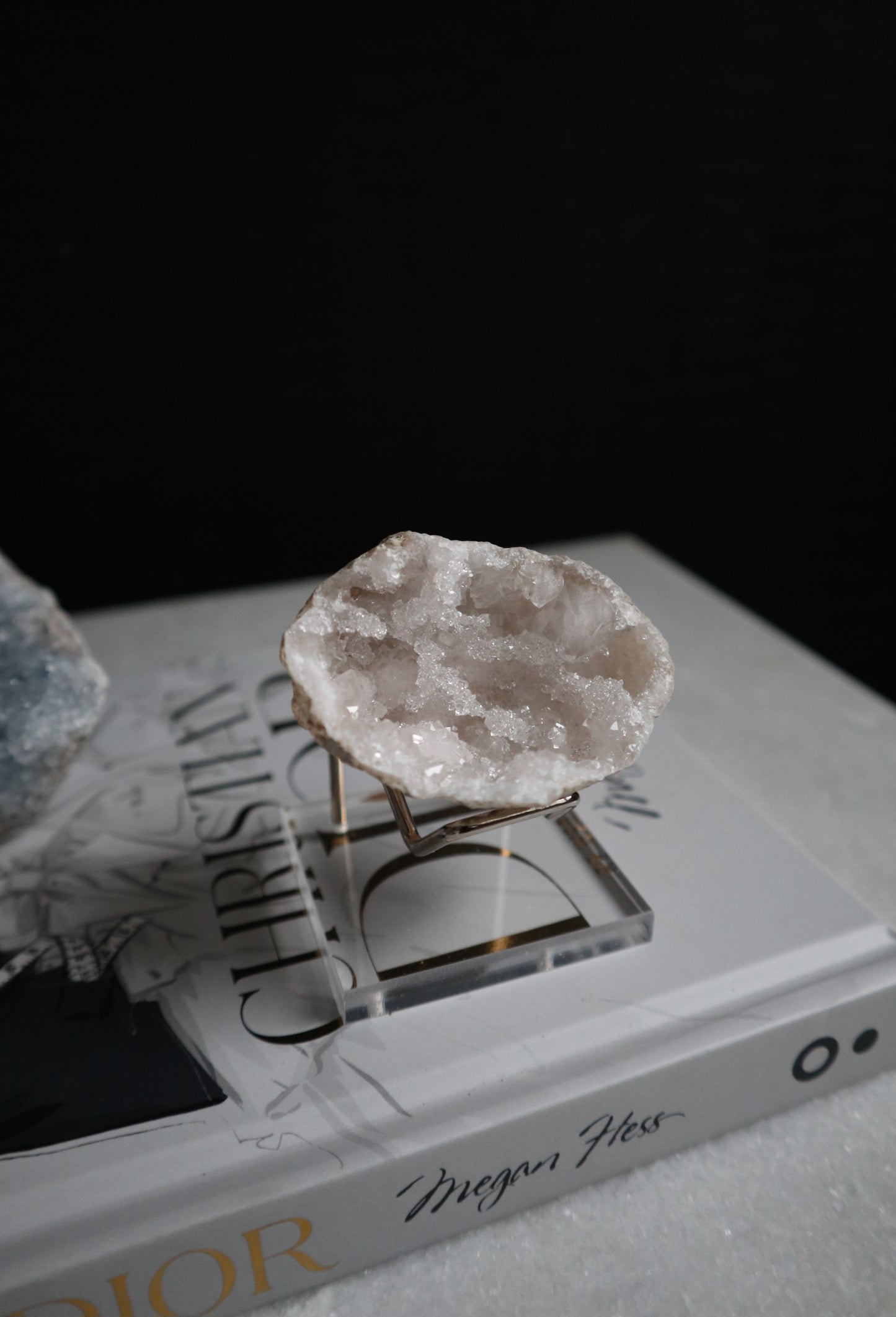 Mini Bergkristal Geode Met Luxe Standaard