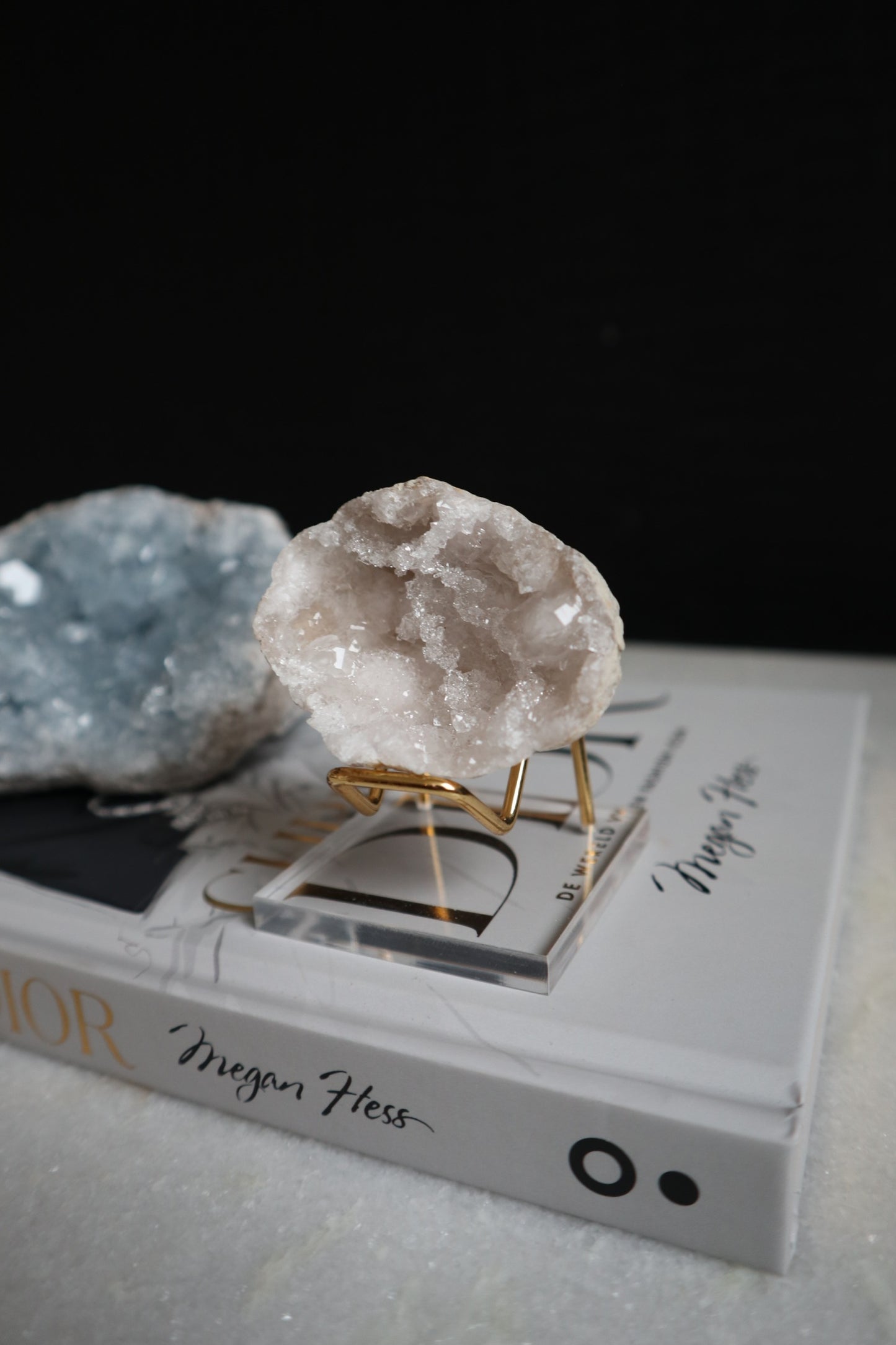 Mini Bergkristal Geode Met Luxe Standaard