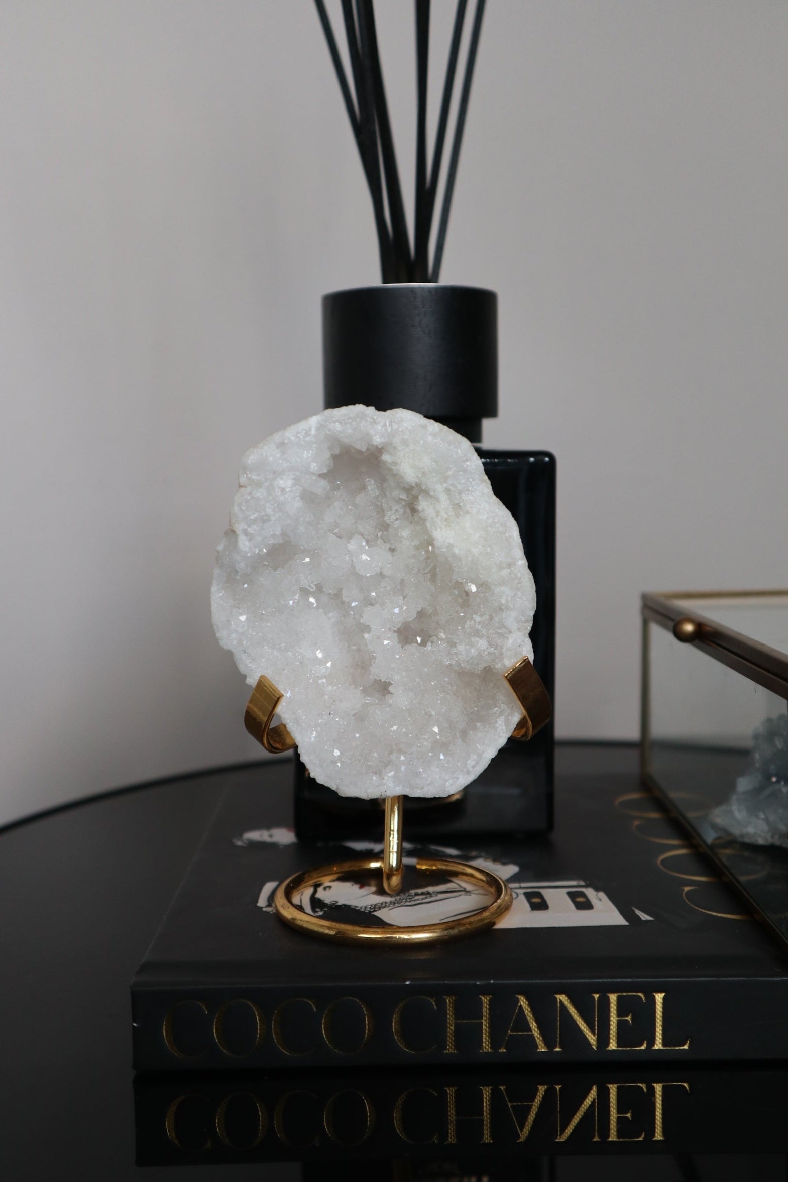 Bergkristal Geode met Gouden houder