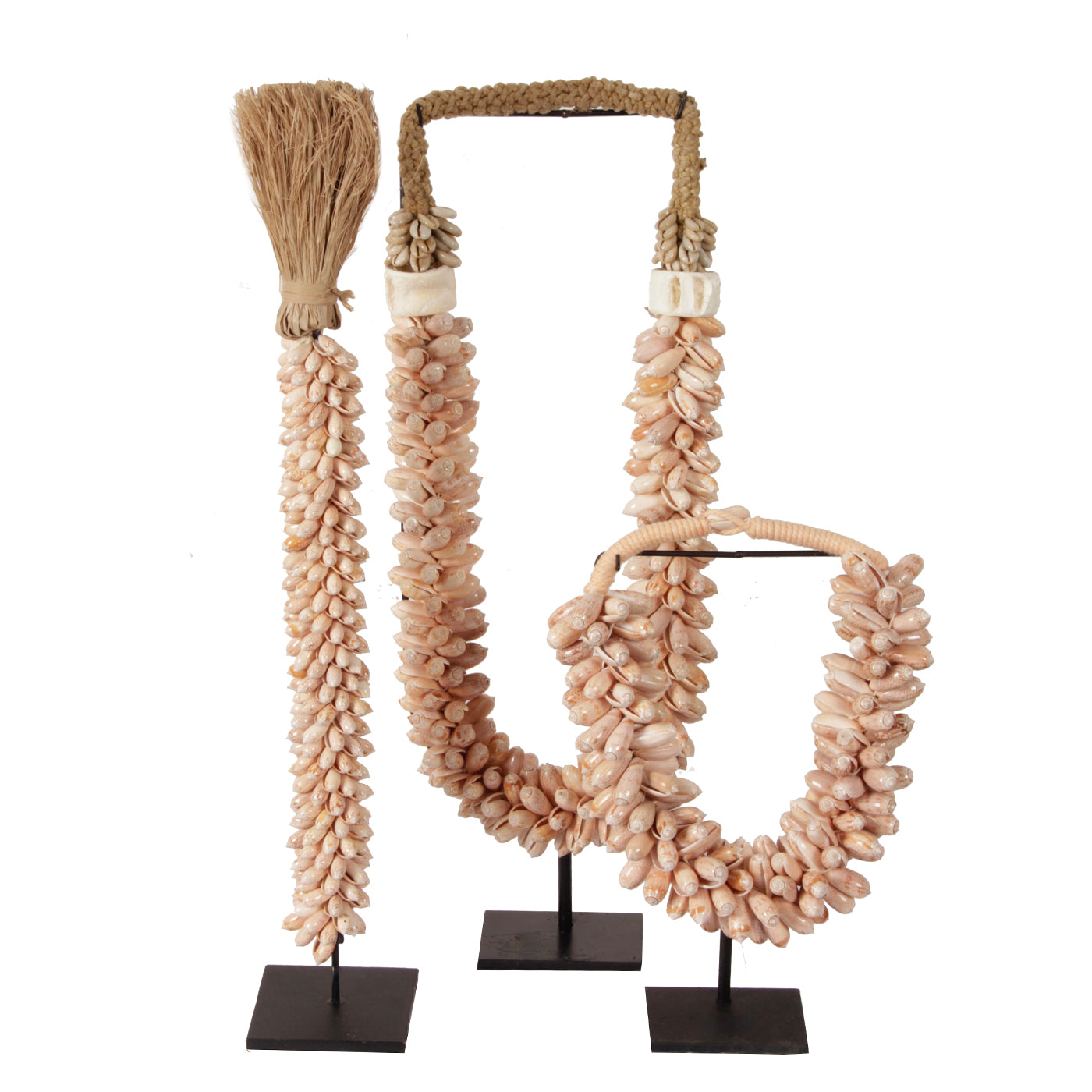 Schelpenketting op standaard | Zalm roze | Ornament | Large | Pole to Pole